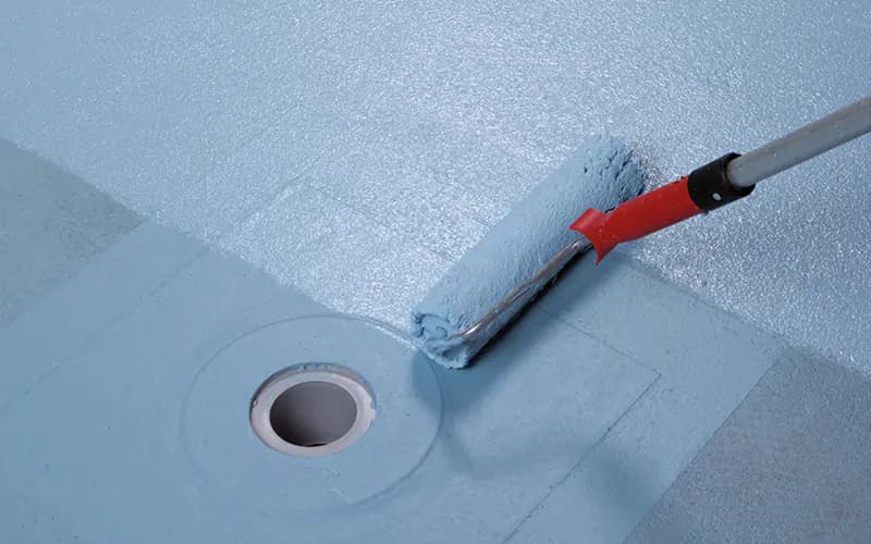 Mise en œuvre de l'étanchéité avant pose du carrelage