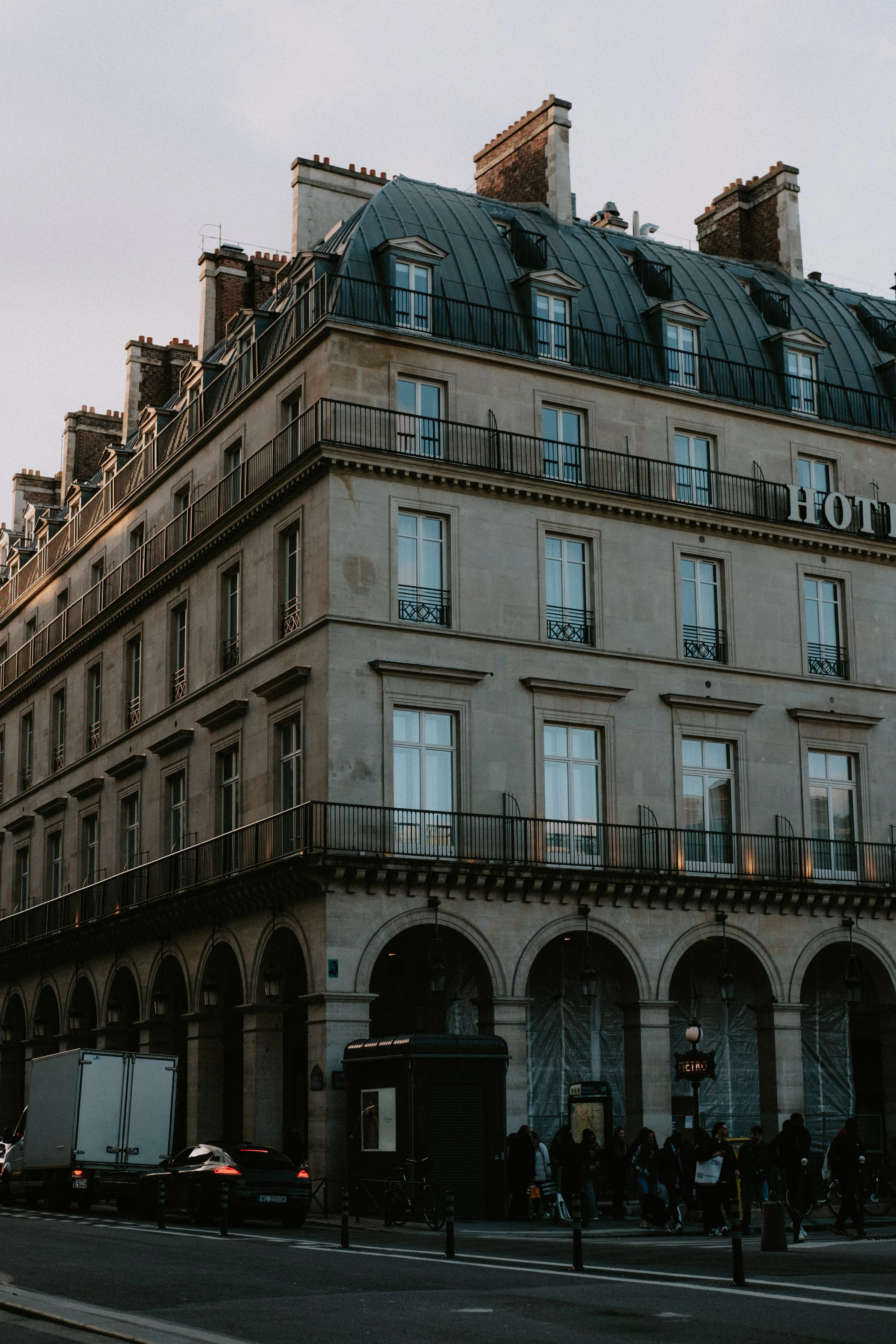 Immeuble à arcades de la rue de Rivoli, Paris