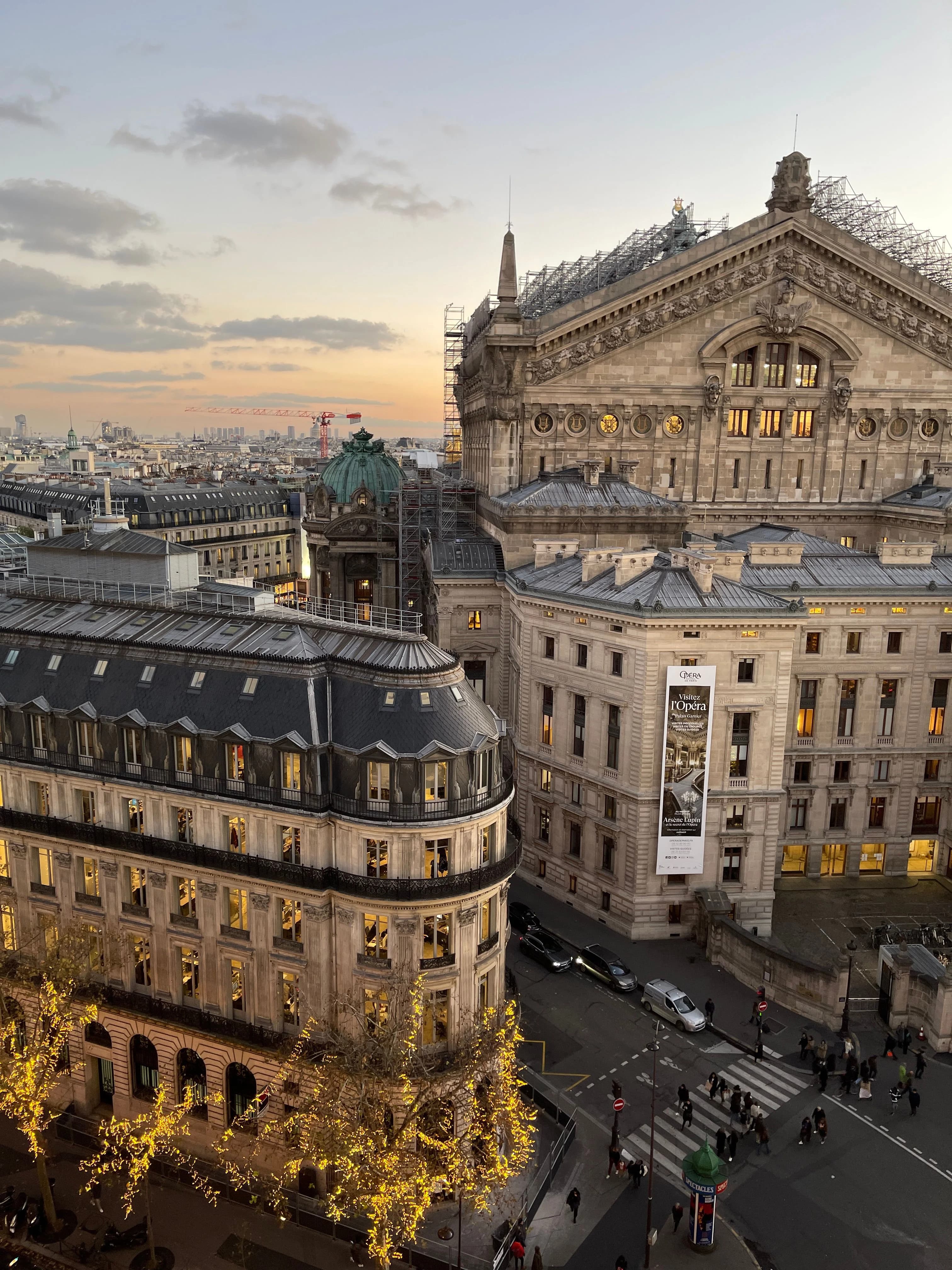 Palais Garnier et immeubles du 9e arrondissement de Paris