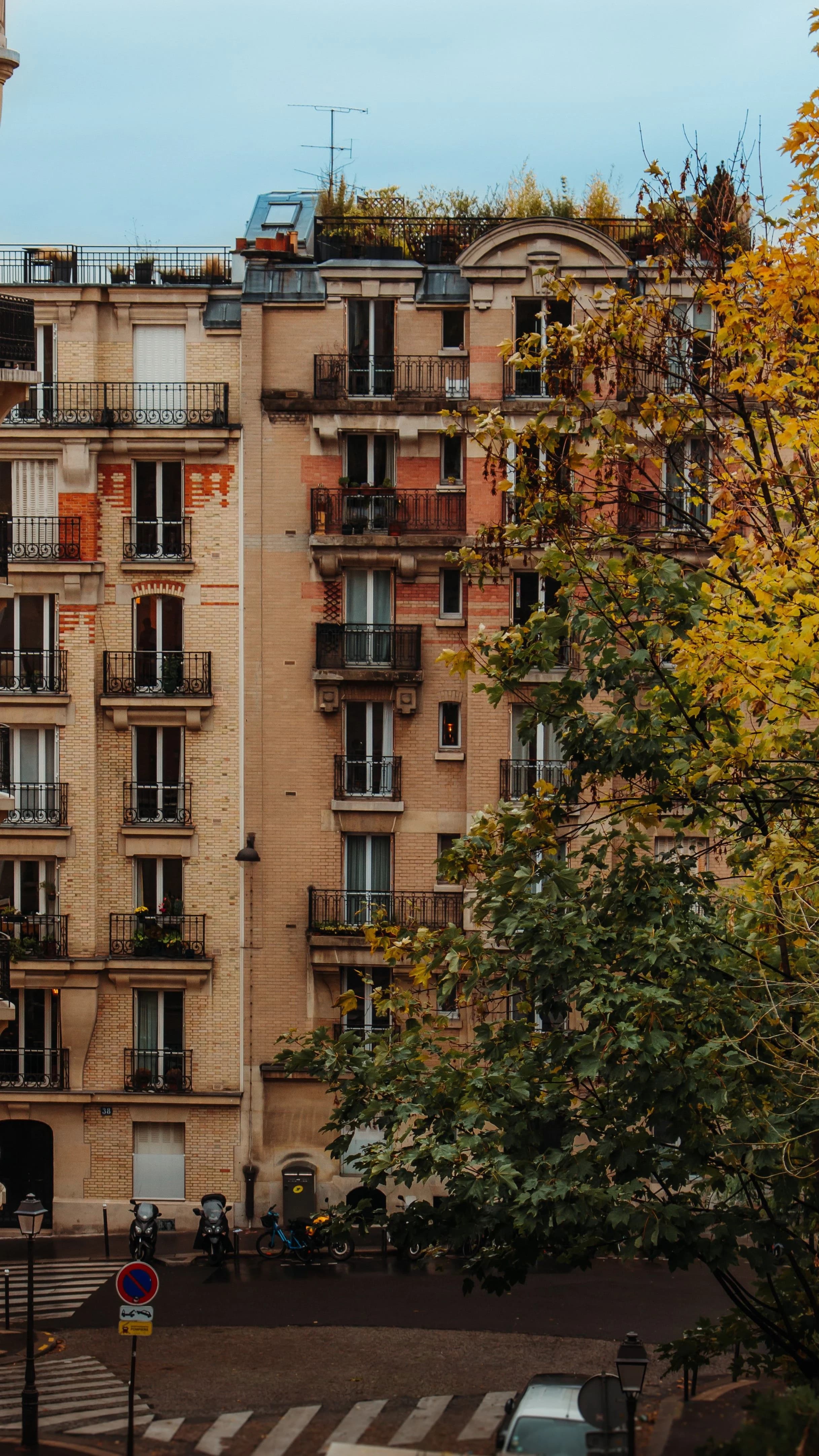 Immeuble ancien du quartier de Montmartre, Paris 18e