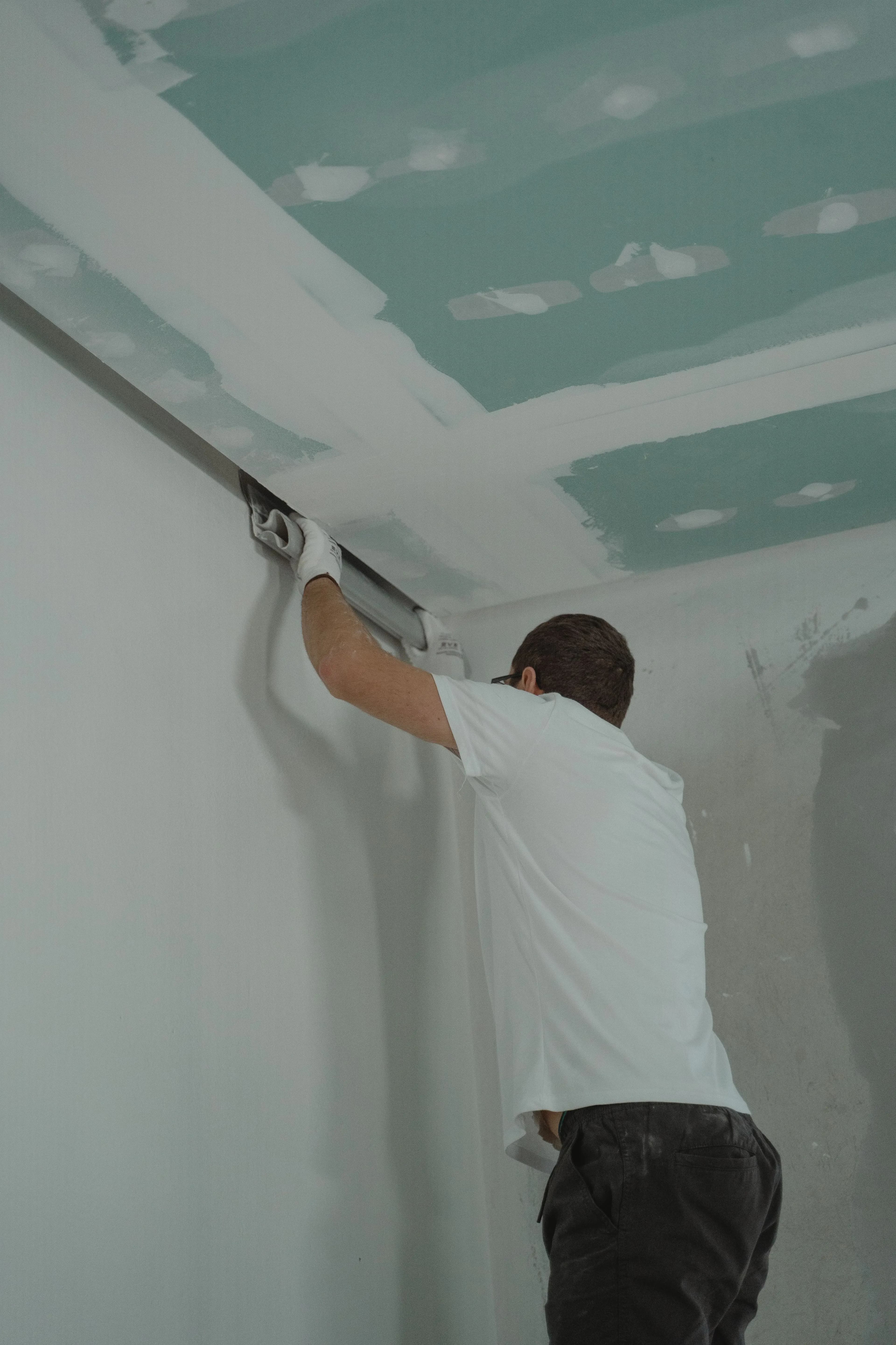 Travaux de plafond lors d'une rénovation